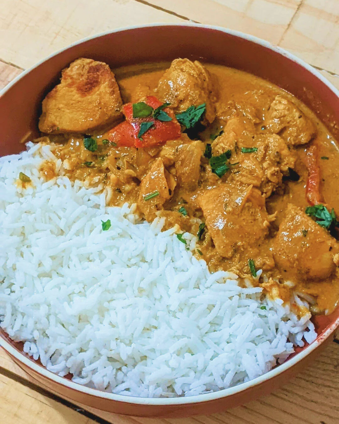 Poulet curry coco, sauce onctueuse et riz parfumé